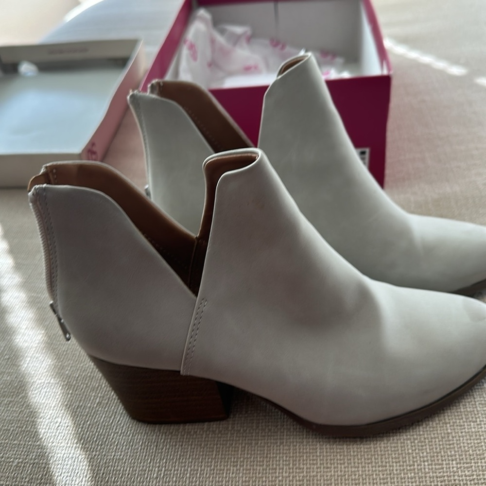 Kohls suede boots, size 7 grey